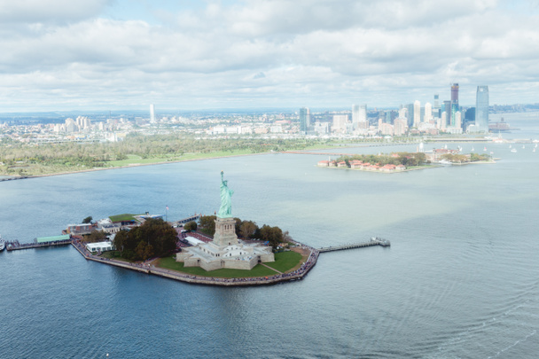 STATUE OF LIBERTY, NEW YORK, USA - OCTOBER 8, 2018: aerial view of statue of liberty in new york, usa - Zdjęcie, obraz