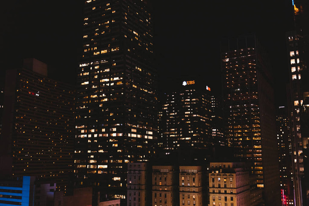 NEW YORK, USA - OCTOBER 8, 2018: urban scene with new york city at night, usa - Valokuva, kuva