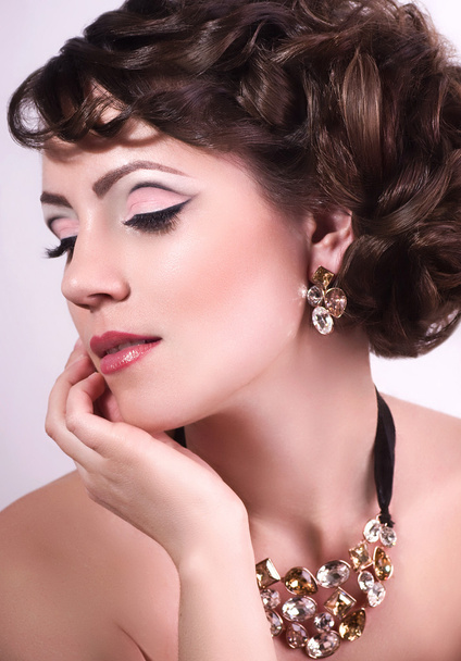 Fashion woman with jewelry precious decorations. Fashion portrait - Фото, изображение