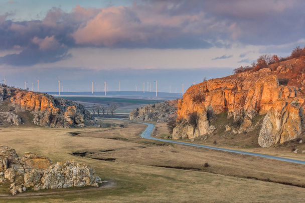 Reserva Geológica Cheile Dobrogei ubicada en el condado de Constanta Rumania
 - Foto, imagen