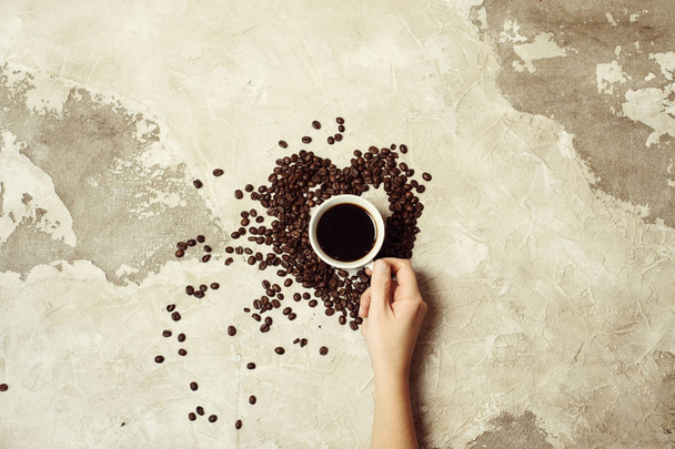 coffee beans in heart shape on background fabrics of jute - Φωτογραφία, εικόνα