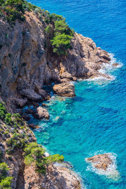 blue sea water and rocky island landscape  - Foto, Imagen