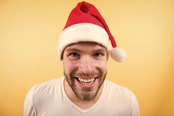 Man santa happy smiling on orange background - 写真・画像