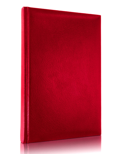 Tyhjä punainen kirja kansi eristetty valkoisella taustalla
 - Valokuva, kuva