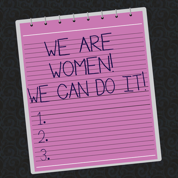konzeptionelle Handschrift, die zeigt, dass wir Frauen sind, dass wir es können. Business-Foto zeigt weibliche Macht Femine Empowerment Führer woanalysis gefüttert Spirale Farbe Notizblock auf Wasserzeichen gedruckt Hintergrund. - Foto, Bild