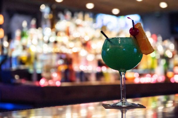 Grüner Alkohol-Midori-Cocktail  - Foto, Bild