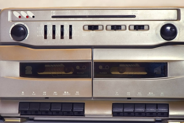 Reproductor de cassette de radio estéreo vintage, imagen detallada
  - Foto, Imagen