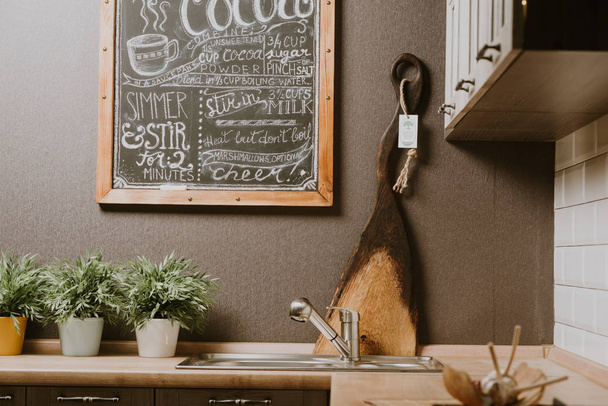 Oak cutting Board in kitchen interior - Foto, afbeelding
