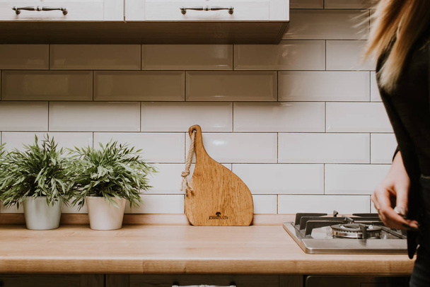 Oak cutting Board in kitchen interior - Foto, immagini