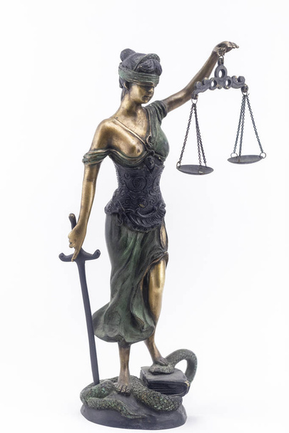 afbeelding van de godin van Justitie met schalen. Weegschaal godin van Justitie close-up - Foto, afbeelding