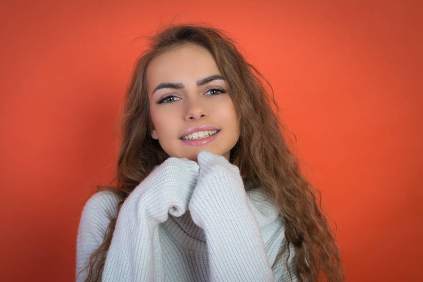 beautiful teenager girl portrait in white sweater - Foto, afbeelding