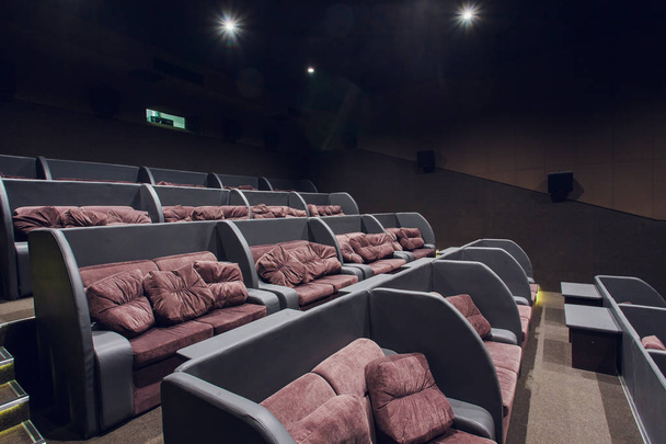 Empty silver cinema room interior with white screen and seats - Zdjęcie, obraz