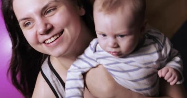 Mom and baby on videocall - Video, Çekim