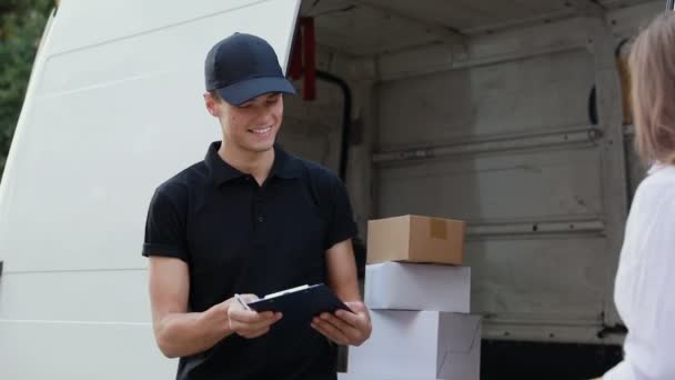 Delivery Courier Service. Man Delivering Package To Woman - Materiał filmowy, wideo