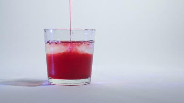 Mixing of liquids in a glass or dissolution 1 - Imágenes, Vídeo