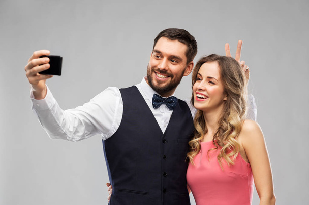 happy couple taking selfie by smartphone - Zdjęcie, obraz