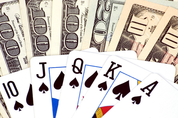 Billetes y cartas de poker diferentes
 - Foto, Imagen