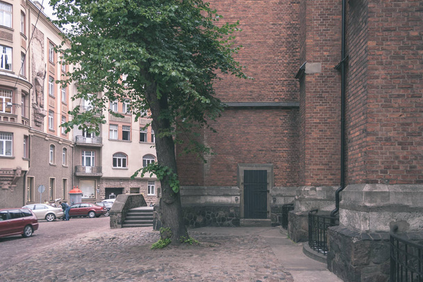 Stara Kamienica na ulicy miasta - Zdjęcie, obraz