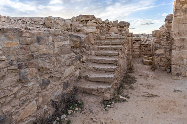 Egy római kori templom romjai történelmi régészeti maradványai site um ar-Rasas közelében Madaba, Jordánia - Fotó, kép
