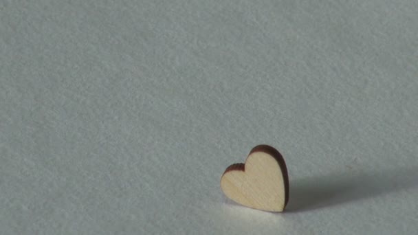 Concepto de amor. Corazón de madera. Día de San Valentín
 - Metraje, vídeo
