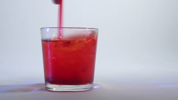 Mixing of liquids in a glass or dissolution 10 - Filmmaterial, Video