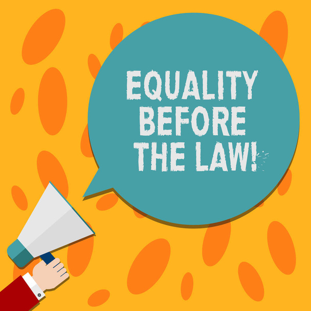 Szöveg jel mutatja a törvény előtti egyenlőség. Fogalmi fénykép igazságügyi egyenleg védelem egyenlő jogokat mindenkinek Hu elemzés keze gazdaság megafon üres kör szín beszéd buborék fénykép. - Fotó, kép