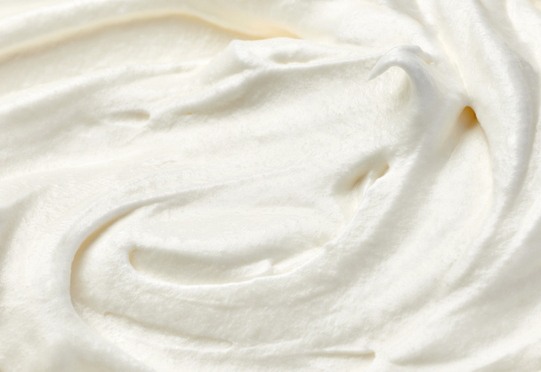gros plan d'une crème sure ou fouettée blanche sur fond blanc
 - Photo, image