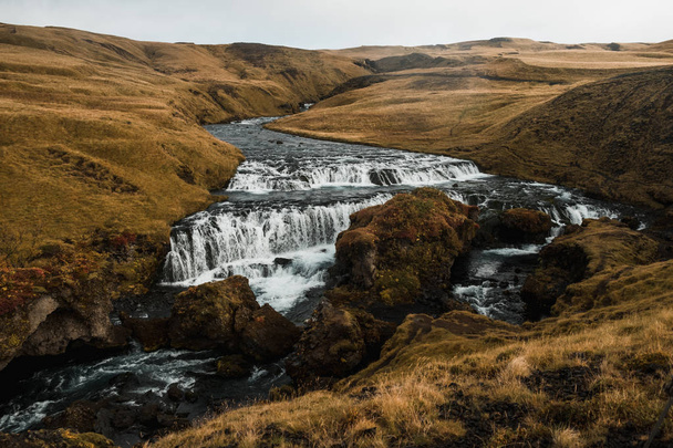 pitoresca cachoeira, Islândia. Natureza nórdica
 - Foto, Imagem