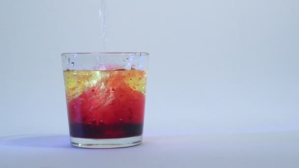 Mixing of liquids in a glass or dissolution 14 - Materiał filmowy, wideo