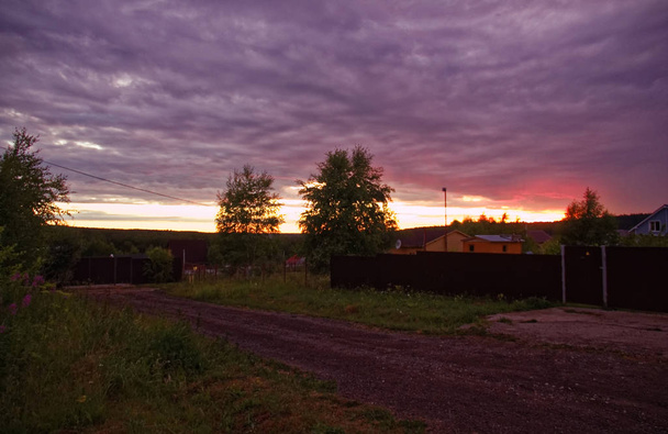красочный закат летом в сельской местности
 - Фото, изображение