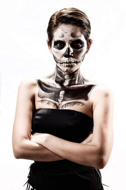 Γυναίκες ζωγραφισμένο ως σκελετός - θέμα αποκριών. - Φωτογραφία, εικόνα