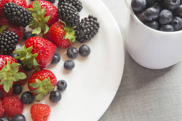 fresh,tasty berries on background,close up - Zdjęcie, obraz
