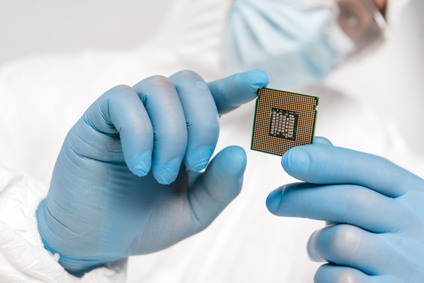 selective focus of microprocessor in hands of scientist - Foto, Imagem