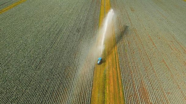 Sistema de irrigação em terras agrícolas. - Foto, Imagem