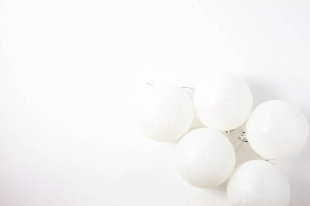 White Christmas Christmas balls on a light background, the concept of celebration and joy. Top view - 写真・画像