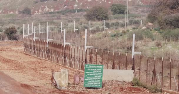 Φράχτη στα σύνορα μεταξύ Ισραήλ και Λιβάνου. συρματοπλέγματα και φράχτη ηλεκτρονικών. - Πλάνα, βίντεο