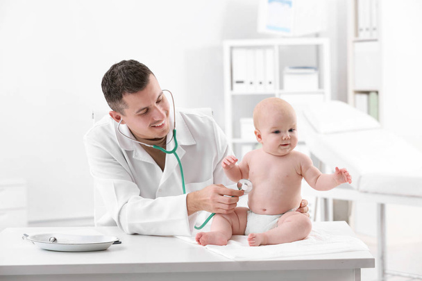 Children's doctor examining baby with stethoscope in hospital - Zdjęcie, obraz