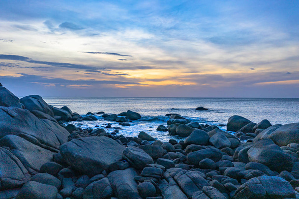 piilotettu paratiisi rock ranta on Laem Chai keskellä Karon ranta ja Kata ranta lähellä Pu saari
 - Valokuva, kuva
