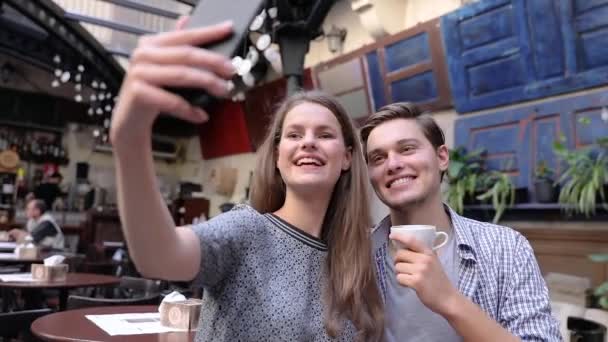 Couple Making Photo On Mobile Phone At Coffee Shop - Filmmaterial, Video