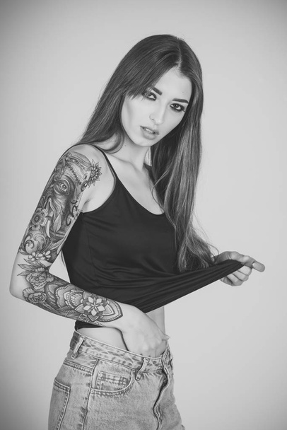 Tattooed woman with long brunette hair, hairstyle - Foto, Imagem