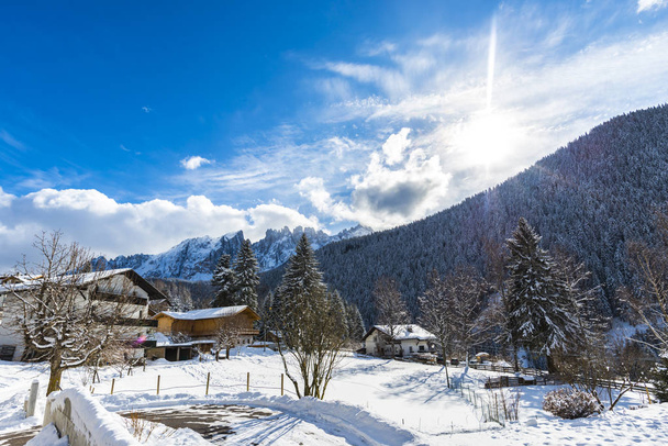 Cozy rural houses high in snowy mountains - Fotografie, Obrázek