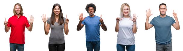 Zusammensetzung einer afrikanisch-amerikanischen, hispanischen und kaukasischen Gruppe von Menschen auf isoliertem weißen Hintergrund, die mit Fingern Nummer sechs nach oben zeigen und dabei selbstbewusst und glücklich lächeln. - Foto, Bild