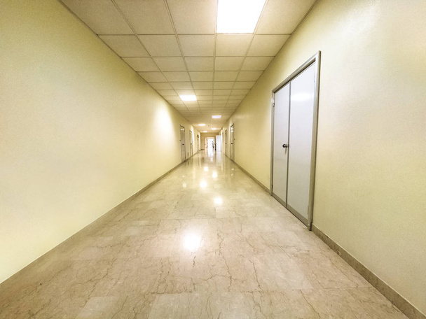 hospital blanco pasillo fondo
 - Foto, Imagen