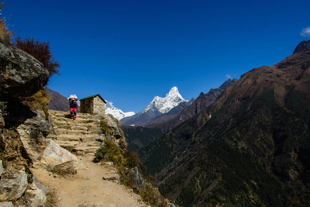 Trekking no Nepal, Himalaia
 - Foto, Imagem