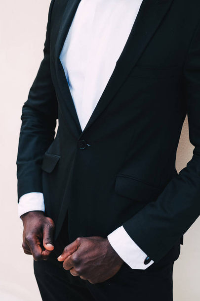 business man African American straightens his jacket - Foto, imagen