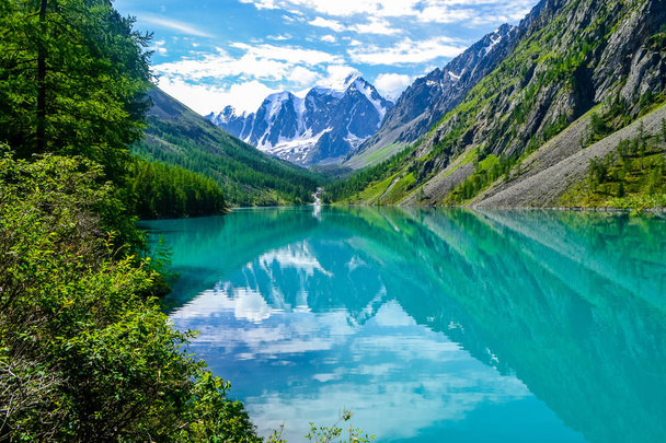 Altai. Shavlinskoe lago - la perla de Altaimountains Sueño, Belleza y cuento de hadas
 - Foto, imagen