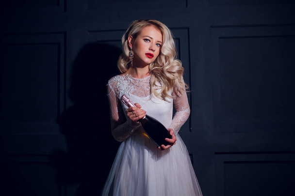 Sensual romantic blonde model with long healthy hair enjoying champagne. perfect makeup, sensual lips, drinks champagne.Luxury look - Fotografie, Obrázek