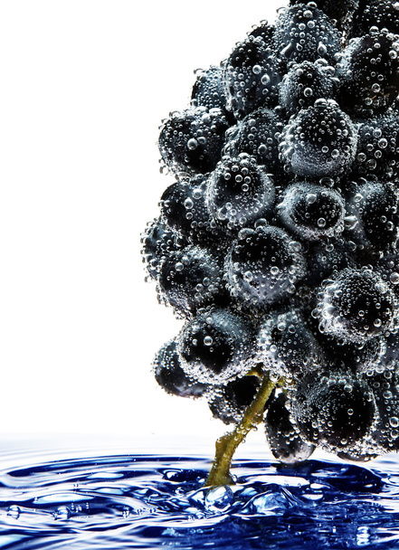 Bunch of grapes floating in water with air bubbles - Fotografie, Obrázek