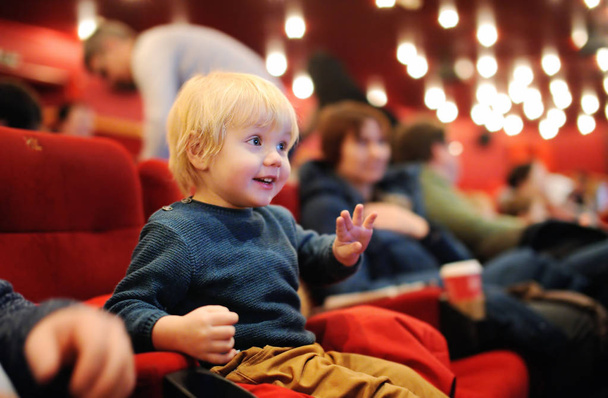 Cute toddler boy watching cartoon movie in the cinema. Leisure/entertainment for family with kids. - Foto, afbeelding