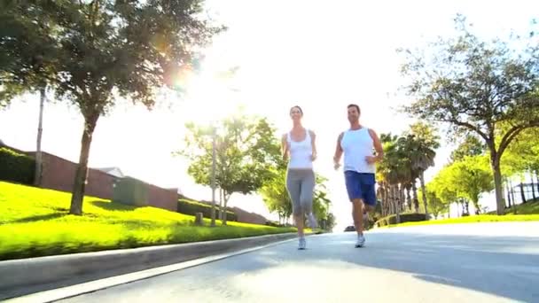 Giovane coppia godendo Jogging Esercizio
 - Filmati, video